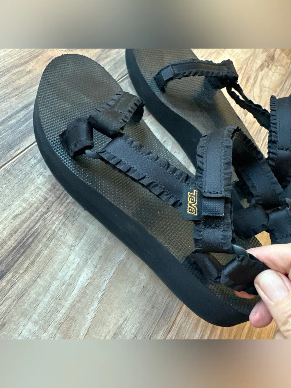 Teva Midform Universal Adorn Ruffle black sandals Women’s Size 9 EUC rare HTF